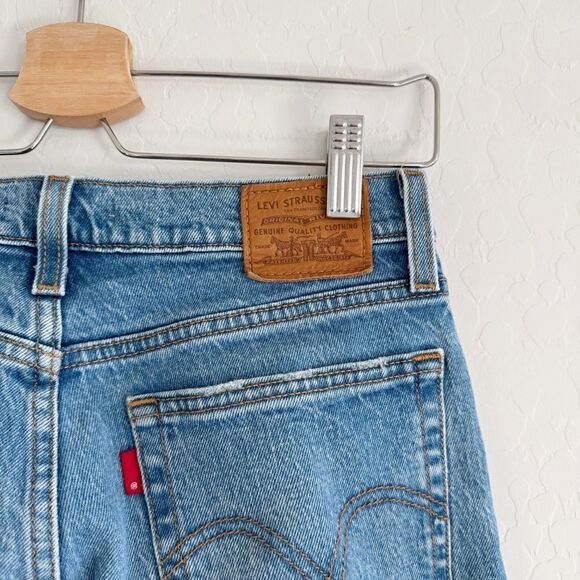 Levi's Wedgie Straight Button Fly Cropped Hi-Rise Jeans in Jive Size 26 - Picture 8 of 13